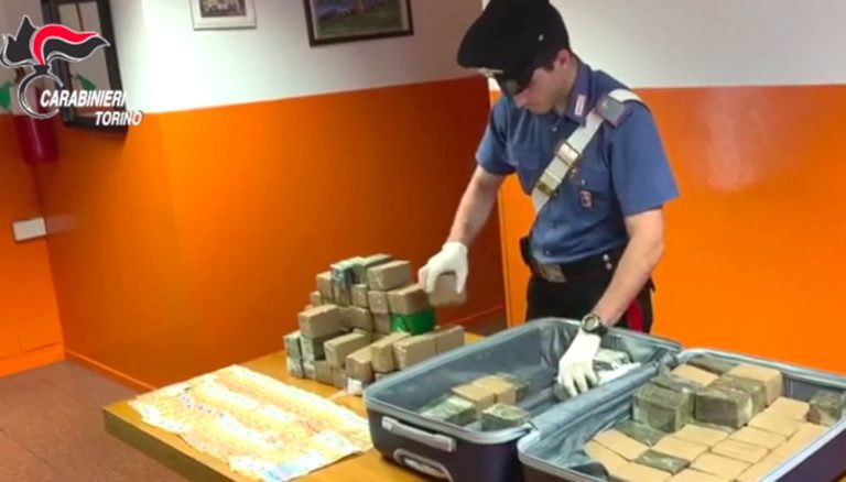 In Taxi con 50 kg di hashish, tre arresti a Torino