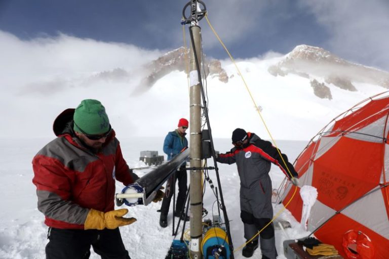 L’impronta dell’Antropocene sul monte Elbrus in Caucaso