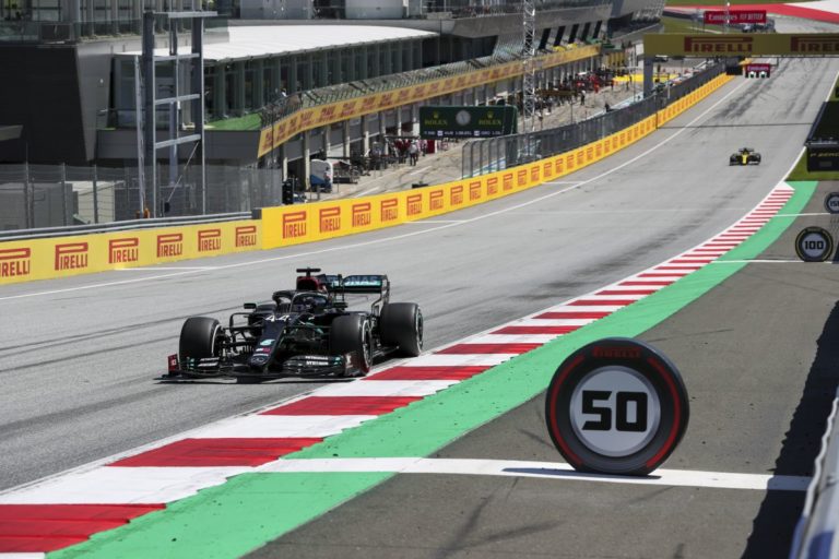 Pole Hamilton sotto la pioggia a Spielberg, Vettel 10° precede Leclerc