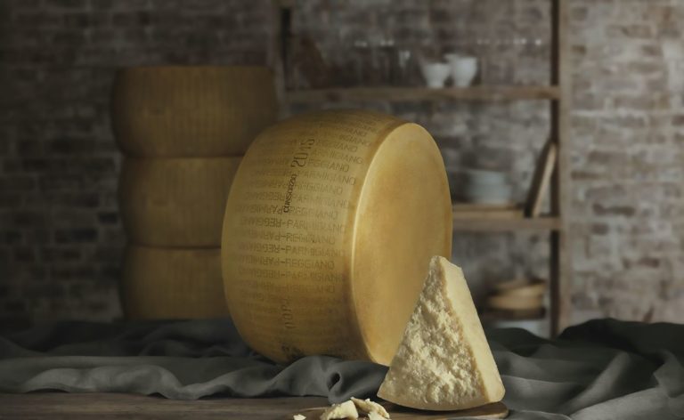Il Parmigiano Reggiano anche negli Autogrill, al via nuova partnership