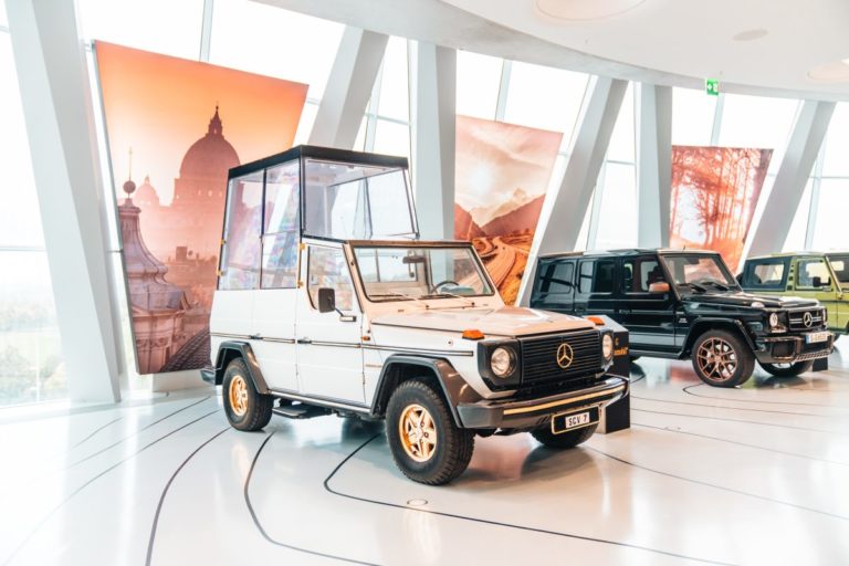 Mercedes, la Papamobile compie 40 anni