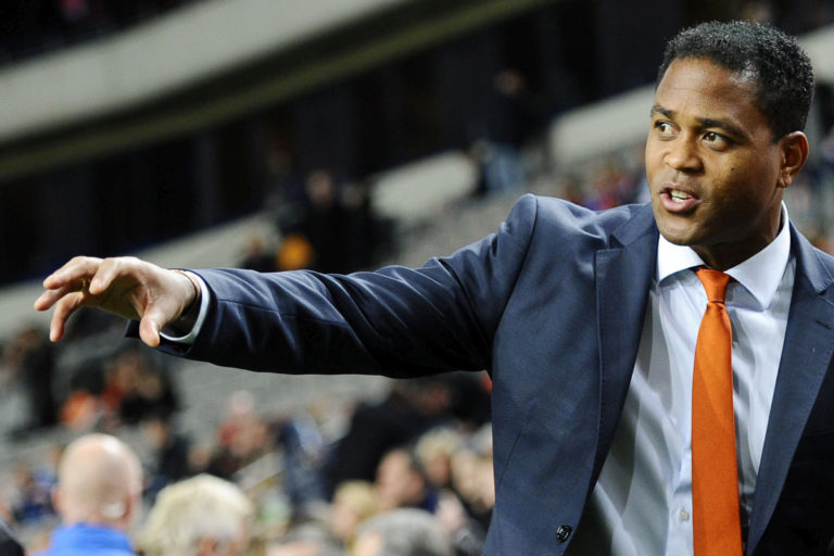 Lo spogliatoio del Barça vuole Patrick Kluivert in panchina