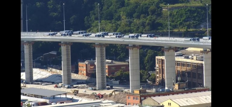 Al via prove collaudo del nuovo ponte di Genova, testato da 56 tir