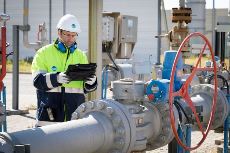 Gas, Snam testa con Baker Hughes prima turbina “ibrida” a idrogeno