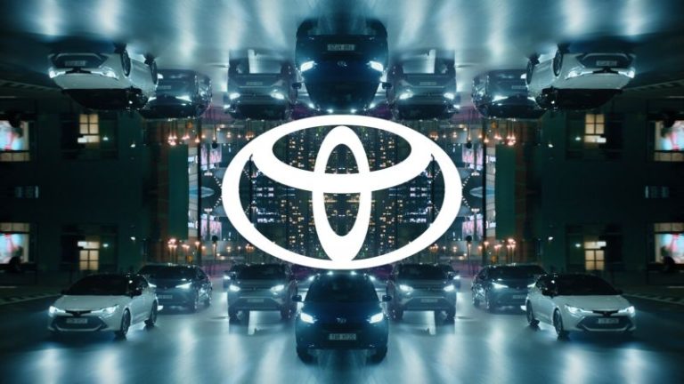 Toyota presenta il nuovo design grafico del brand