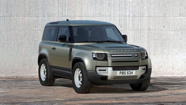 Land Rover, nuova Defender più tecnologica e comoda
