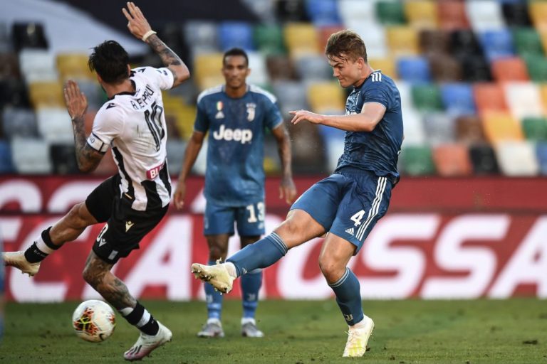 La Juventus perde 2-1 a Udine, scudetto rinviato