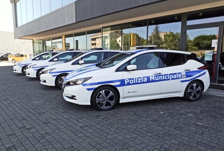 Nissan Leaf elettriche per polizia locale e sindaco L’Aquila