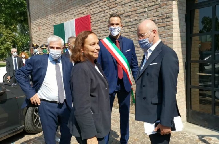 Bonaccini e Lamorgese consegnano immobili confiscati alla ‘ndrangheta