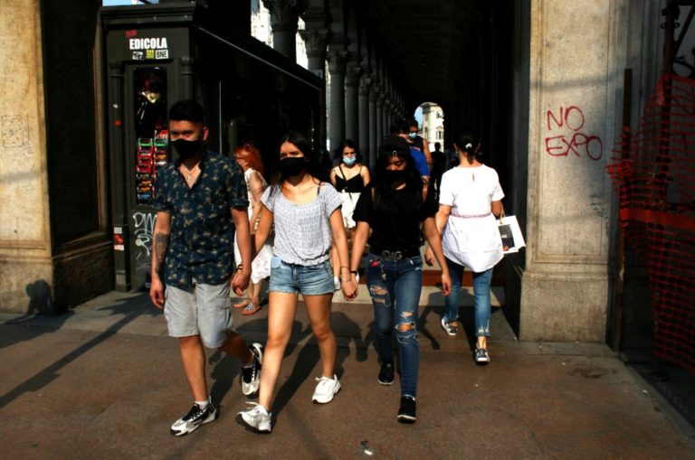 Quattro italiani su 10 refrattari a rispettare regole post Covid