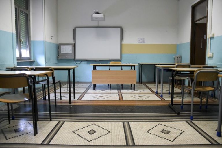 Scuola, audizione Usr: “Mancano 476 aule per le secondarie”