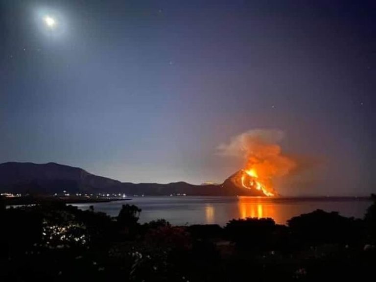 In fiamme Riserva di Monte Cofano nel Trapanese