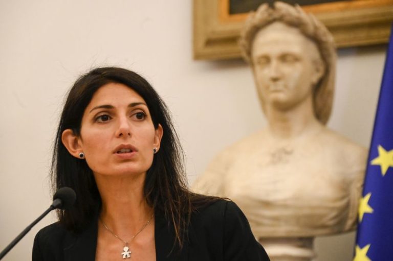 Raggi blocca la mozione del M5S sul museo del fascismo a Roma