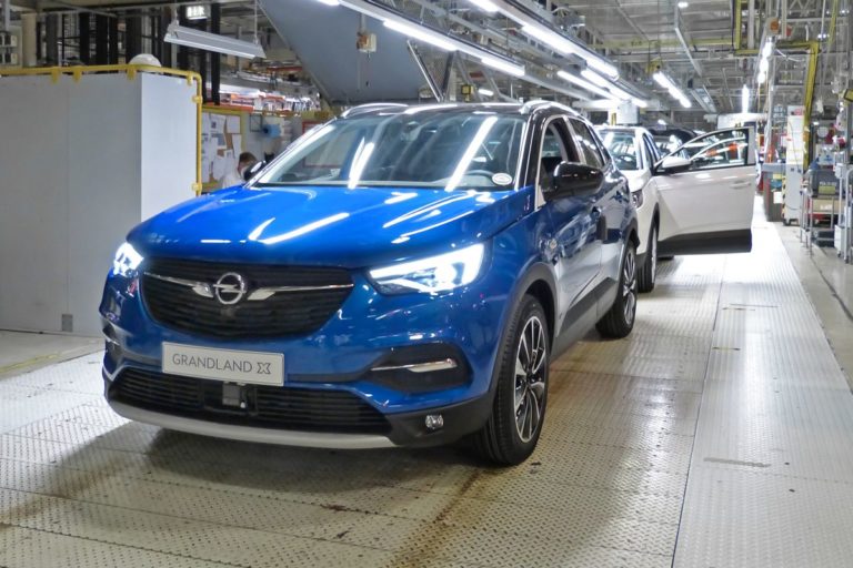 Prodotta prima Opel Grandland X Hybrid plug-in a trazione anteriore