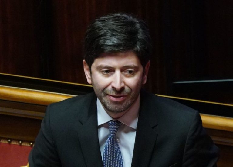 Speranza “Riapriranno tutte le scuole, obiettivo piena sicurezza”