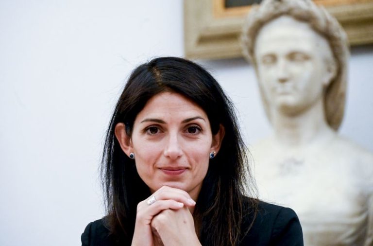 Roma, Raggi “Mi ricandido”