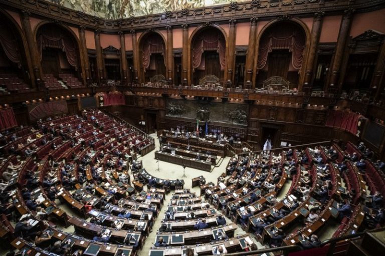 Partiti, è l’ora del silenzio laborioso