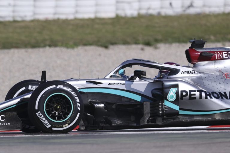 Hamilton trionfa in Spagna, Vettel settimo, Leclerc si ritira