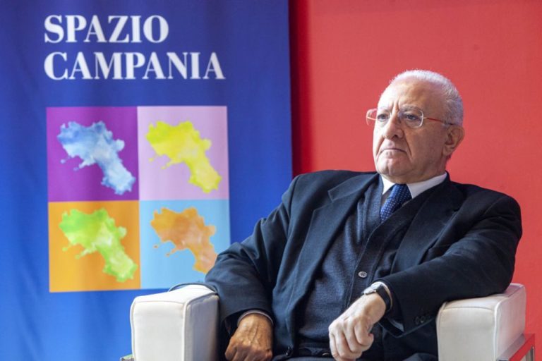De Luca “Prevedere il controllo della temperatura nelle scuole”