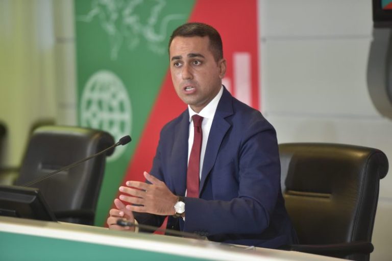 Di Maio “Dopo il referendum normalizzare gli stipendi dei politici”