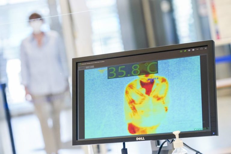 In Campania obbligo di controllo della temperatura a scuola
