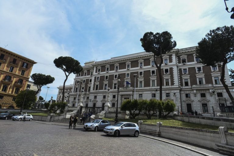 Migranti, il Governo impugna l’ordinanza di Musumeci