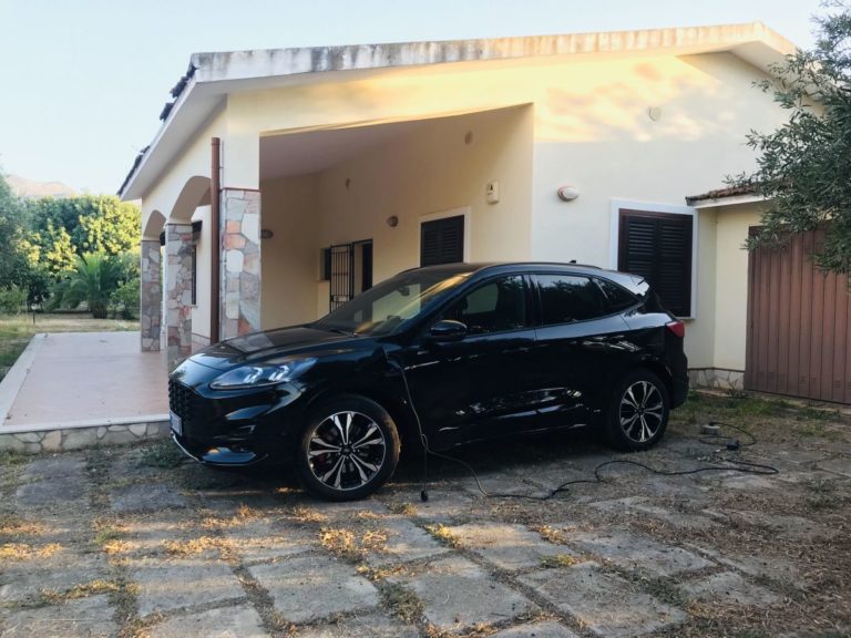 Ford Kuga Plug-in Hybrid ST-Line X, regina delle ibride