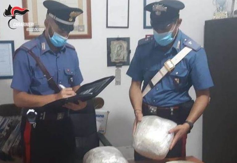 Trovato con 4,5 kg di marijuana nel trolley, un arresto a Rosarno
