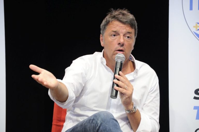 Renzi “Scuola madre di tutte le battaglie, test obbligatori per i prof”
