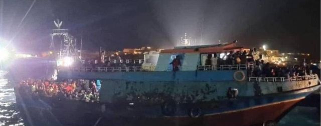 Sbarchi senza sosta a Lampedusa, sindaco “Basta, sarà sciopero”