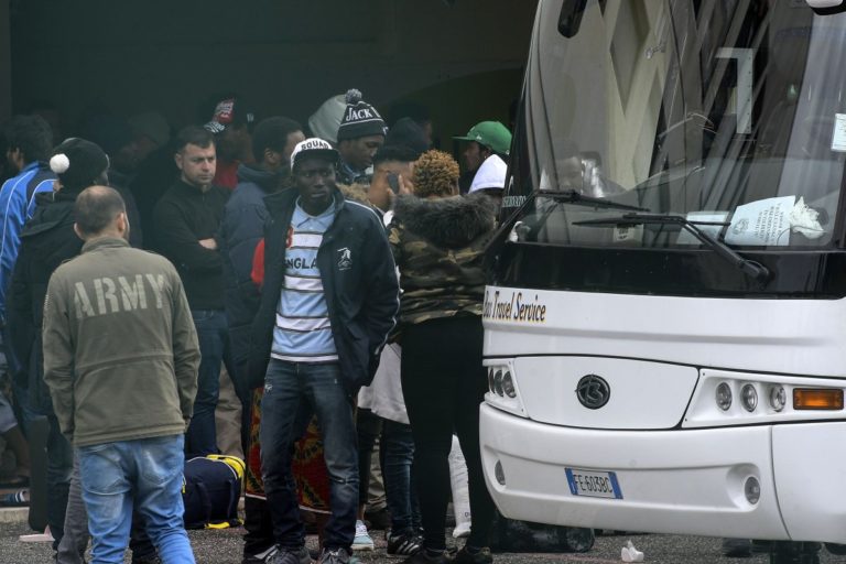 Musumeci “Migranti via da Sicilia”, Viminale “Competenza è nazionale”