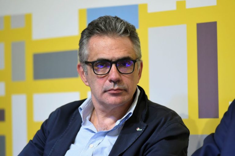 Pregliasco “Niente allarmismi, ma gli stadi restino chiusi”