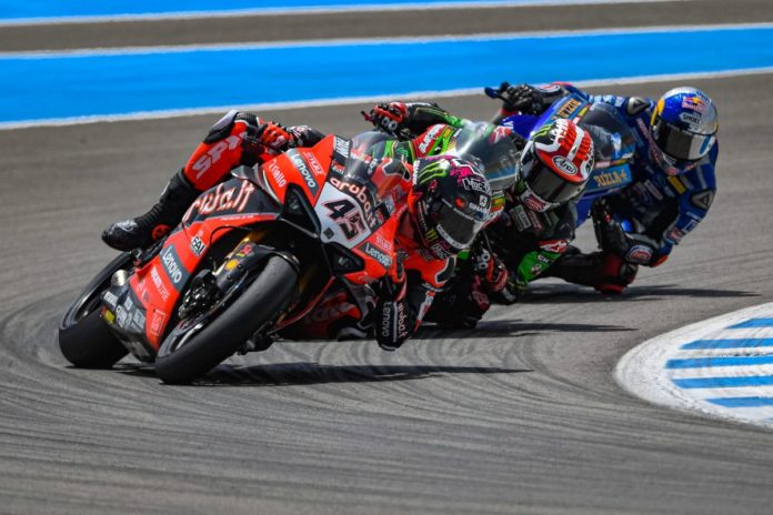 scott-redding-jonathan-rea-toprak-razgatlioglu_pirellimedia