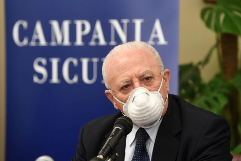 De Luca “Non si possono riaprire le scuole il 14 settembre”