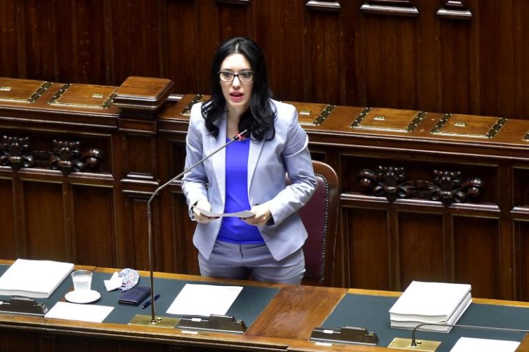 Scuola, Azzolina “No polemiche sterili e scontro politico”