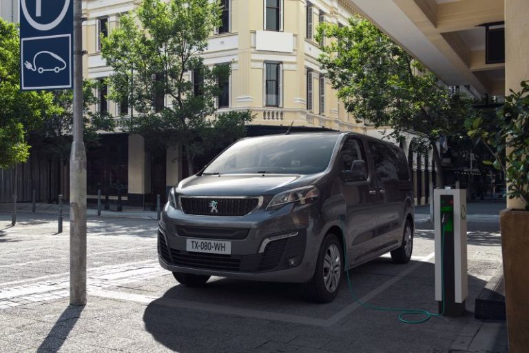 Al via ordini per nuovo Peugeot e-Traveller