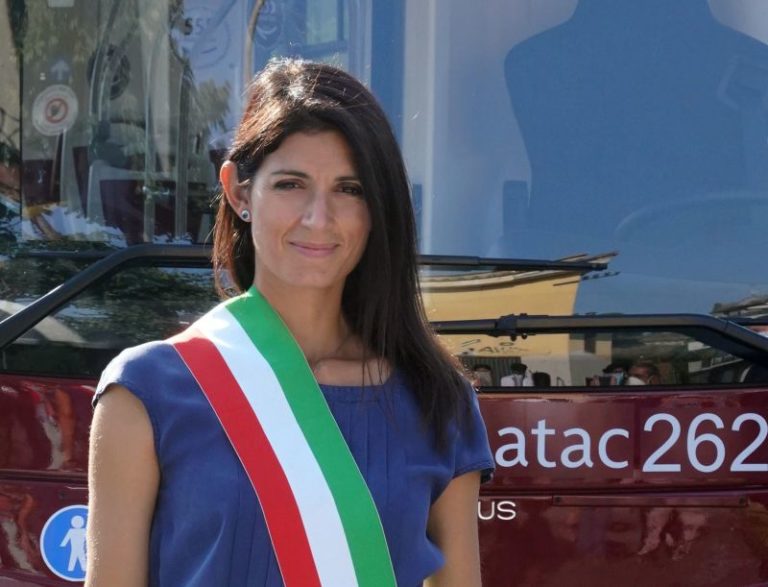 Roma, Raggi “Atac raggiungerà il livello di altre aziende europee”