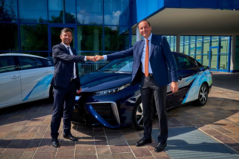 Toyota consegna tre Mirai per il progetto LIFEalps a Bolzano