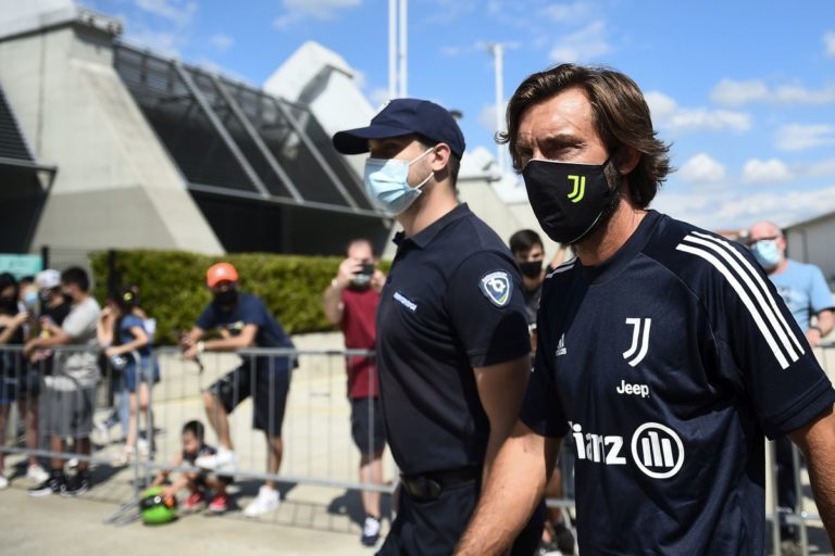 Pirlo “Aspettiamo l’attaccante, difficile che arrivi Suarez”