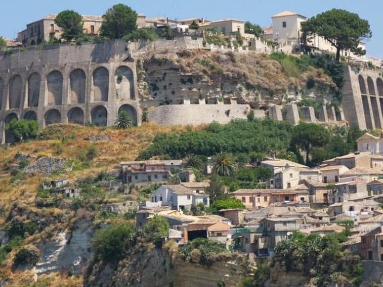 Santelli “La strada Locri-Gerace sarà subito messa in funzione”