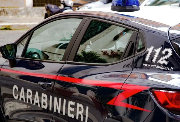 Prato, uccide amico e ferisce compagna, fermato