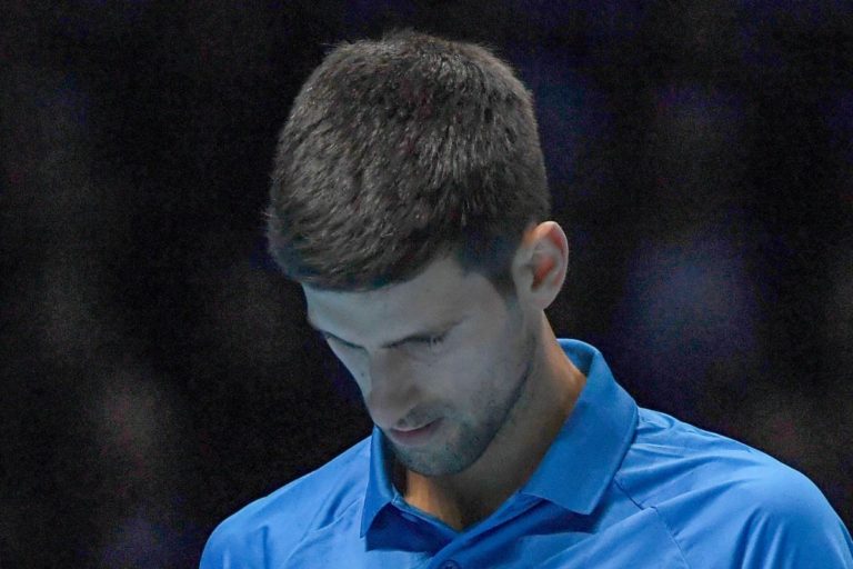 Pallina contro giudice di linea, squalificato Djokovic