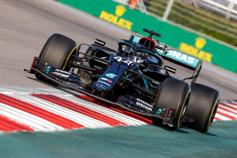 Pole a tempo di record per Hamilton a Sochi, 11° Leclerc