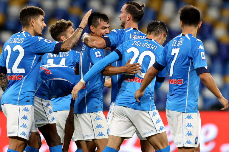 Genoa travolto a Napoli, il Milan passa a Crotone
