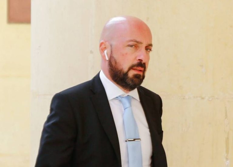 Malta, ex funzionario accusato di minacce verso giornalista Scavo