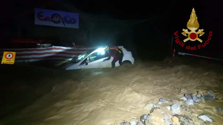 Maltempo, 22 dispersi in Piemonte. Muore vigile del fuoco ad Aosta