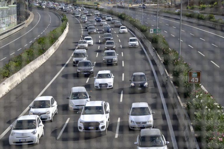 Mobilità, intesa Aci-Poste Italiane su sicurezza e sostenibilità