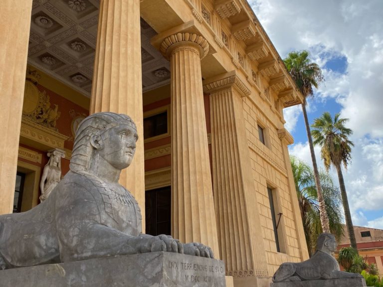 A Palermo apre Gymnasium Orto botanico con Sfingi restaurate