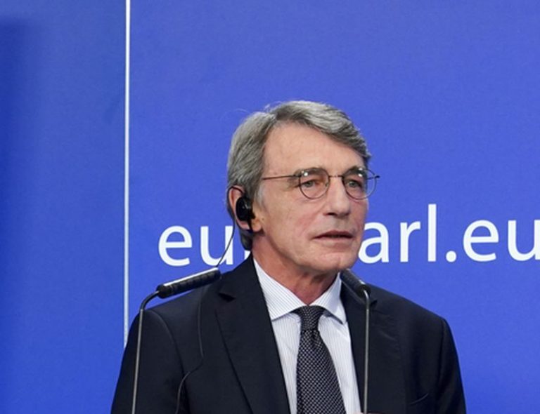 Sassoli in autoisolamento, membro dello staff positivo al Covid