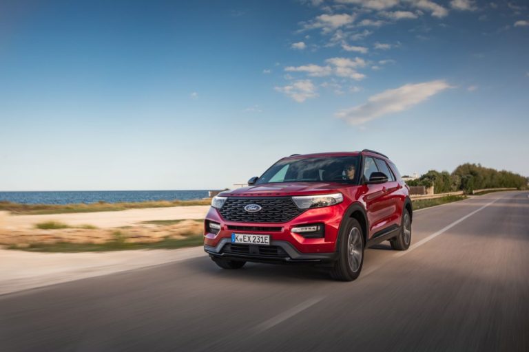Ford Explorer Plug-in Hybrid, 7 posti imponente e maestoso